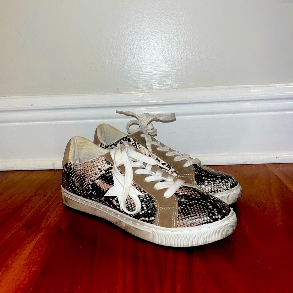 Snakeskin star sneakers!